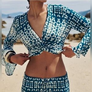 Zara Women's Blue & White Knotted Crop Top w Bell Sleeves and Elastic Back, XS